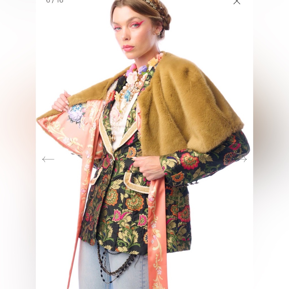 New! Aratta Silent Journey GRACE KELLY REVERSIBLE FUR CAPE With Beading